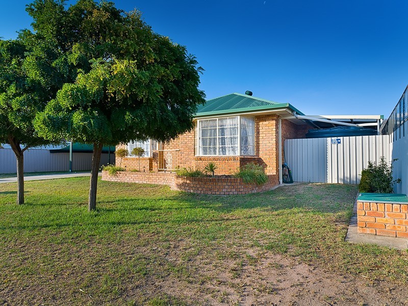 8 Creighton Court, Lavington NSW 2641