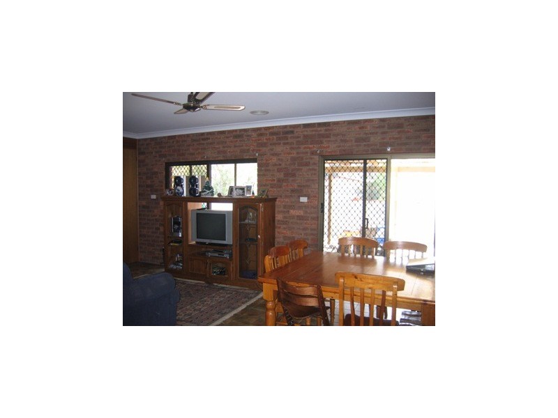 119 Redlands Road, Corowa NSW 2646