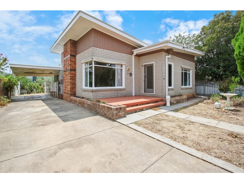 527 Hague Street, Lavington NSW 2641