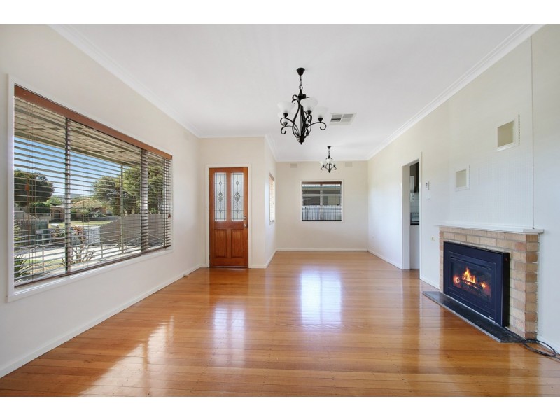 476 McKenzie Street, Lavington NSW 2641