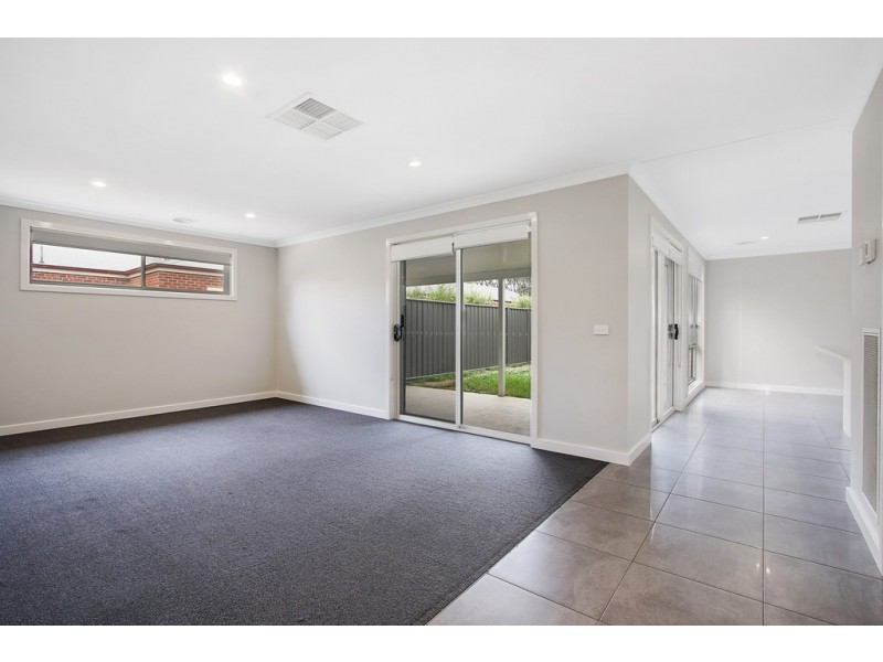 1/50 Hotham Circuit, Thurgoona NSW 2640