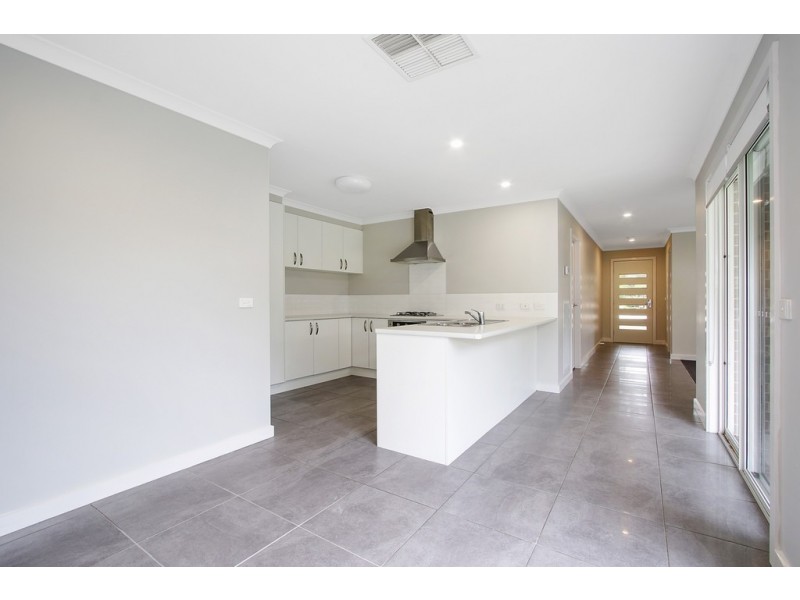 1/50 Hotham Circuit, Thurgoona NSW 2640