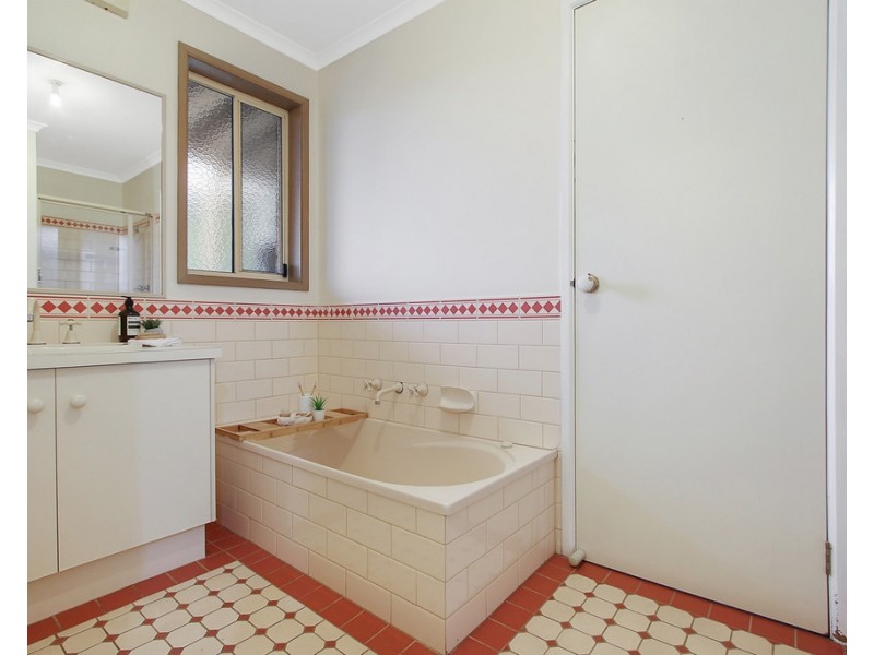 273 Bimbadeen Avenue, East Albury NSW 2640