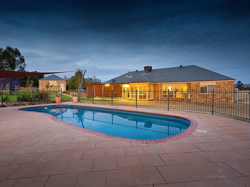 12 Sarah Street, Gerogery NSW 2642