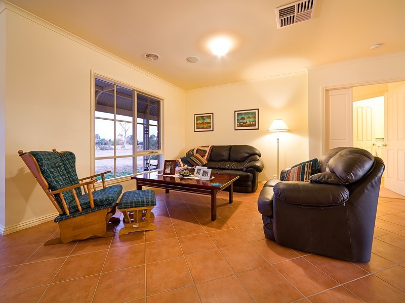 12 Sarah Street, Gerogery NSW 2642