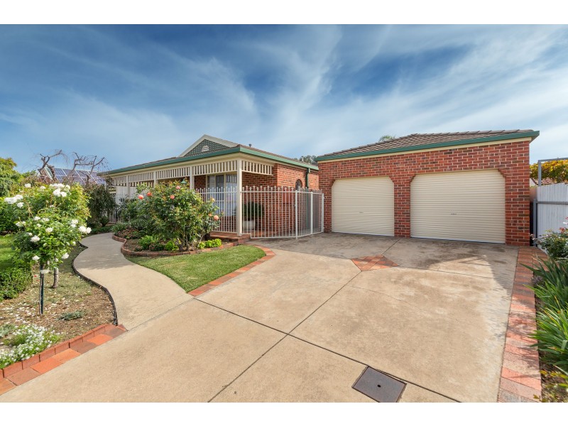 8 Worsley Place, Lavington NSW 2641