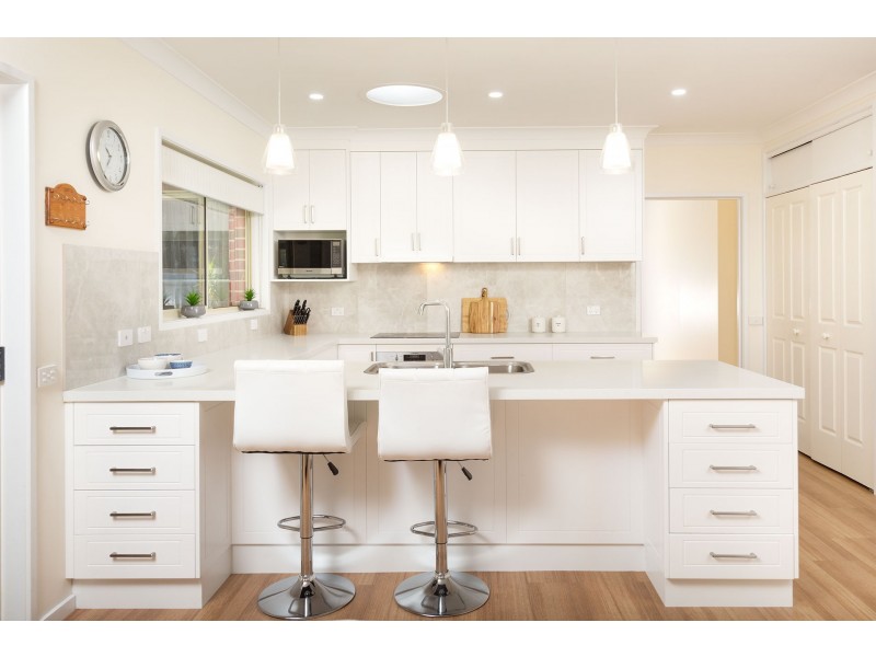 8 Worsley Place, Lavington NSW 2641