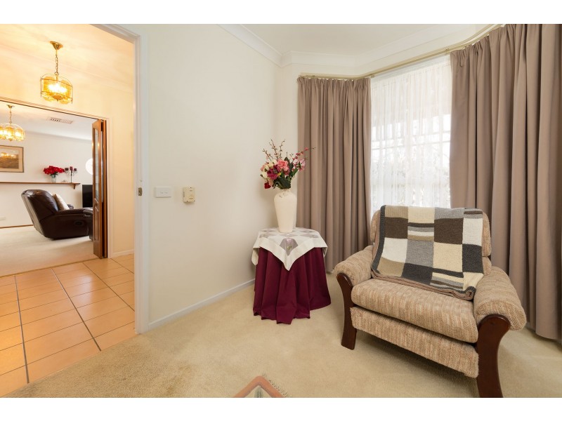 8 Worsley Place, Lavington NSW 2641