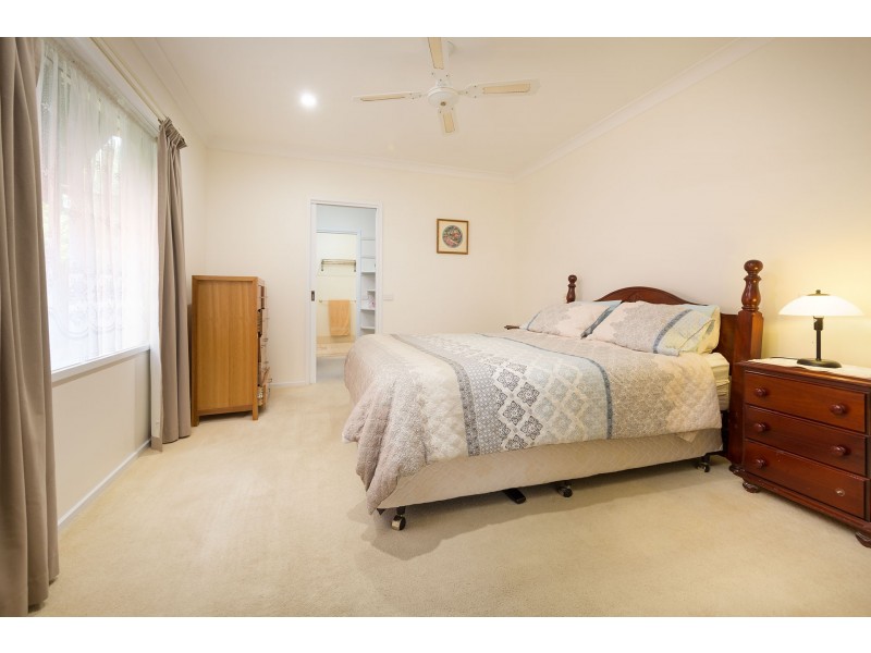 8 Worsley Place, Lavington NSW 2641