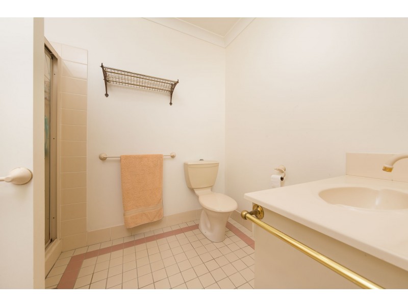 8 Worsley Place, Lavington NSW 2641