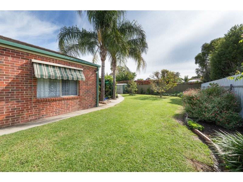 8 Worsley Place, Lavington NSW 2641