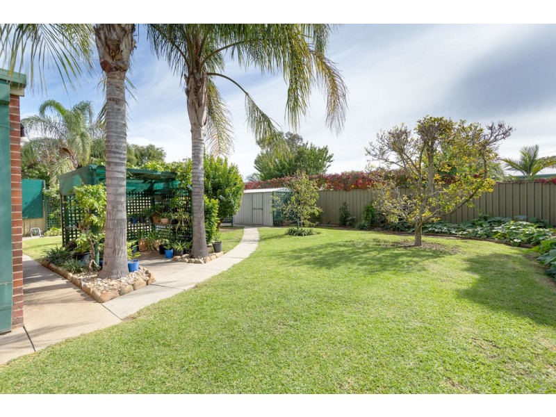 8 Worsley Place, Lavington NSW 2641