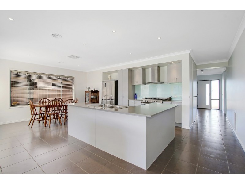 29 Chafia Place, Springdale Heights NSW 2641
