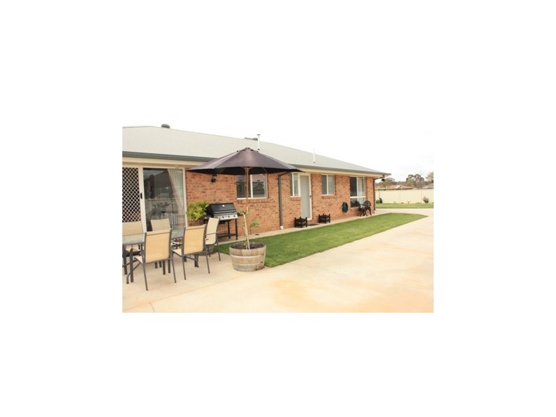 17 Pinot Cres, Corowa NSW 2646