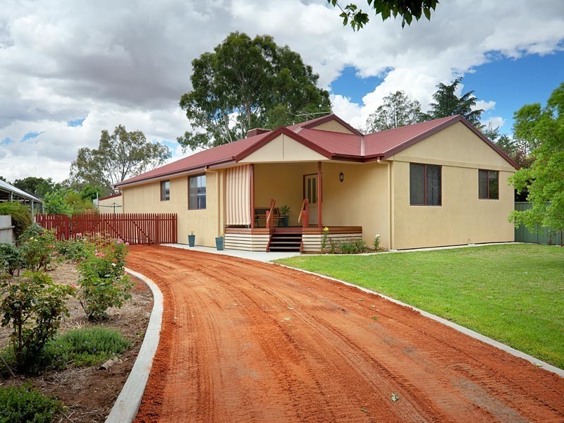 111  Hawkins Street, Howlong NSW 2643