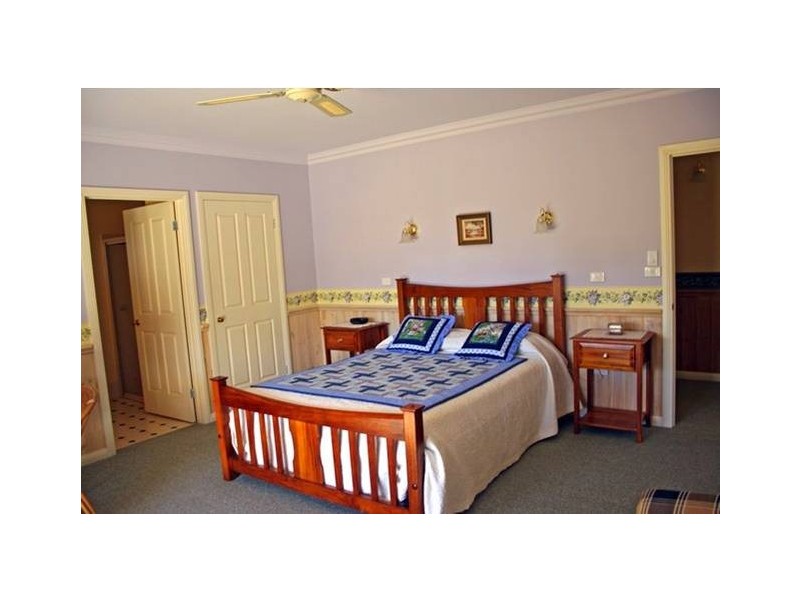 22 East Street, Howlong NSW 2643