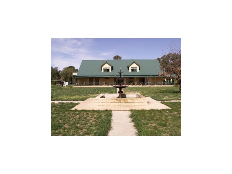 22 East Street, Howlong NSW 2643