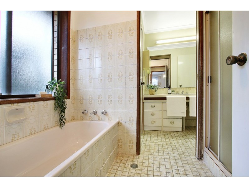 559 Iluka Crescent, Lavington NSW 2641