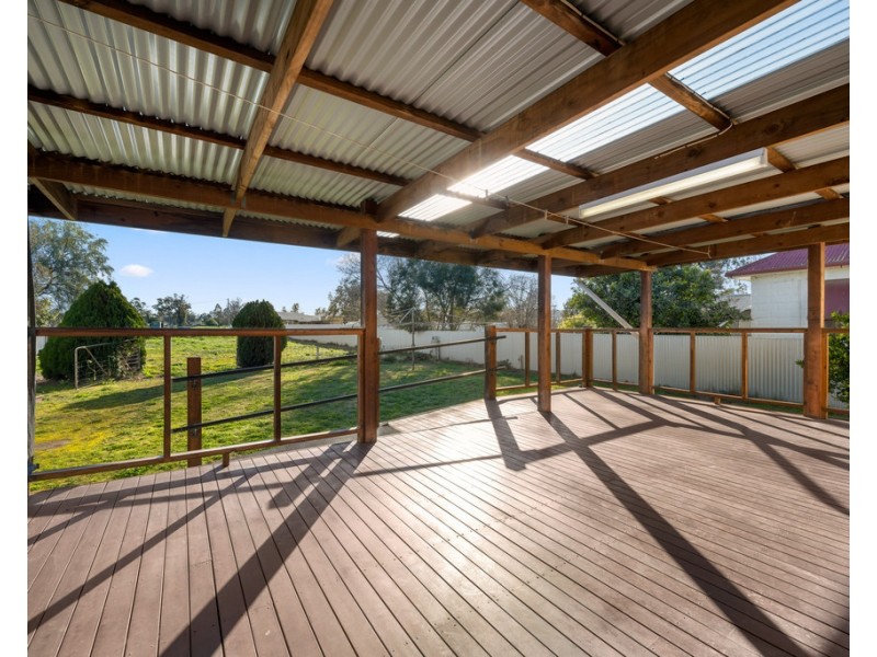 8 Rosler Parade, Henty NSW 2658