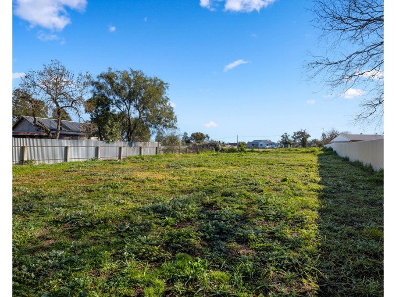 8 Rosler Parade, Henty NSW 2658