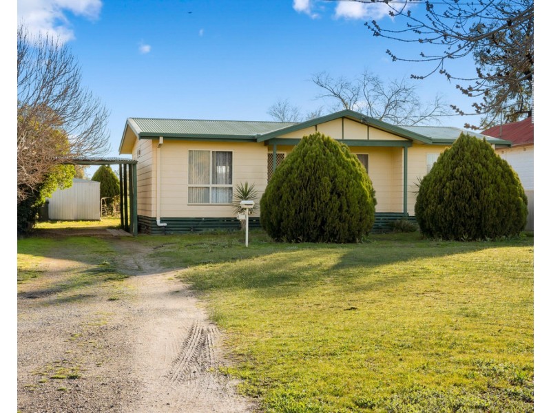 8 Rosler Parade, Henty NSW 2658