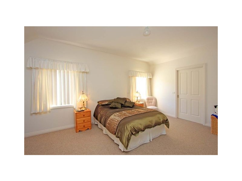 8 Klinberg Road, West Albury NSW 2640