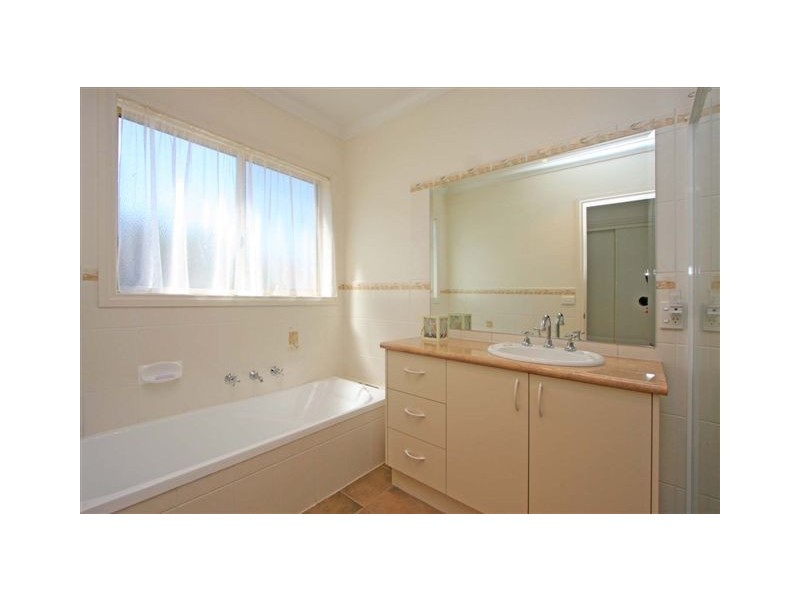 8 Klinberg Road, West Albury NSW 2640