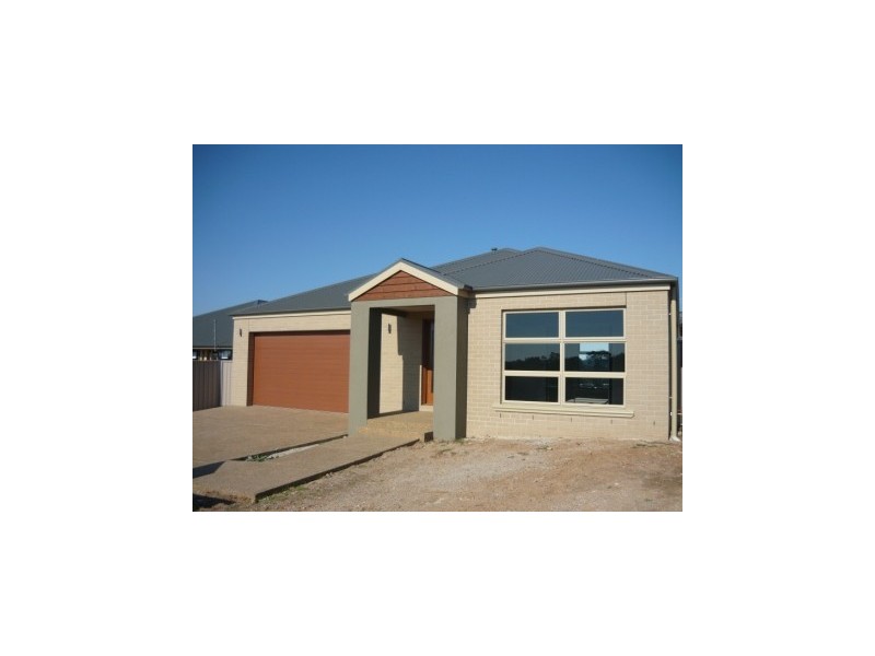 11 Lawson Circuit, Lavington NSW 2641