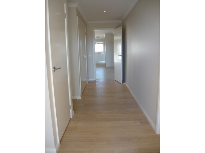 11 Lawson Circuit, Lavington NSW 2641