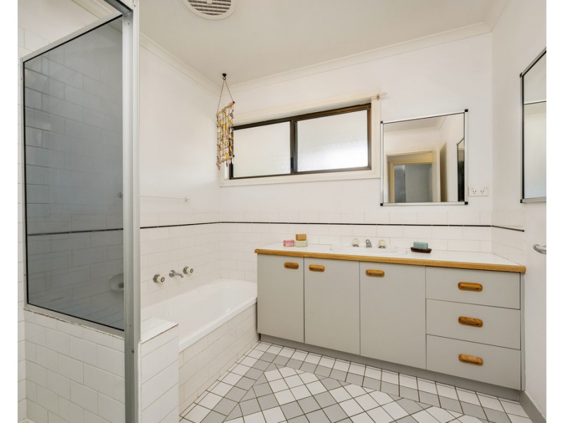 49 Howlong Road, Burrumbuttock NSW 2642