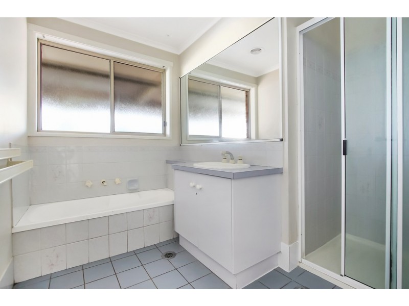 25 Neptune Drive, Lavington NSW 2641