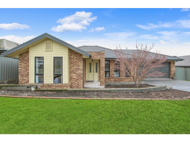 18 Warbler Street, Thurgoona NSW 2640