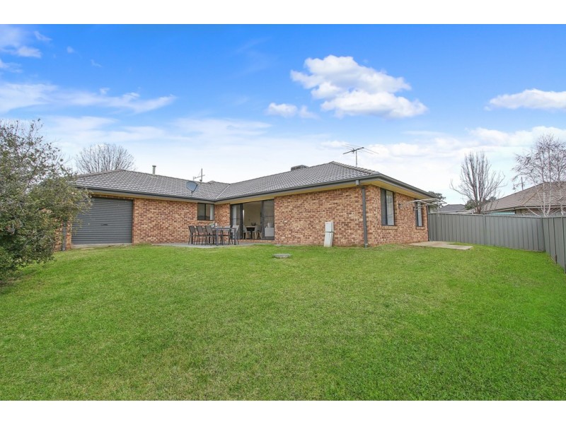 18 Warbler Street, Thurgoona NSW 2640