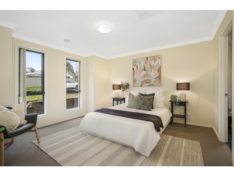 18 Warbler Street, Thurgoona NSW 2640