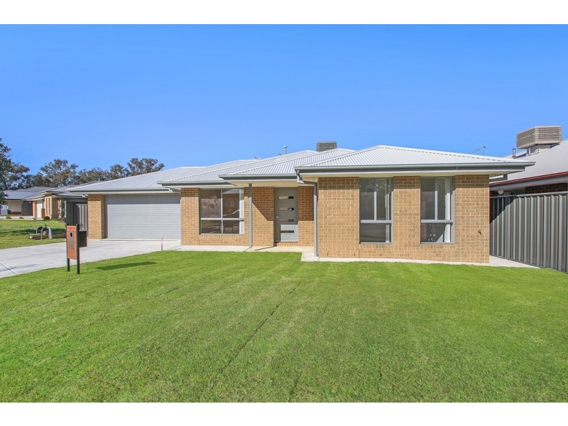 8 Weissel Court, Thurgoona NSW 2640