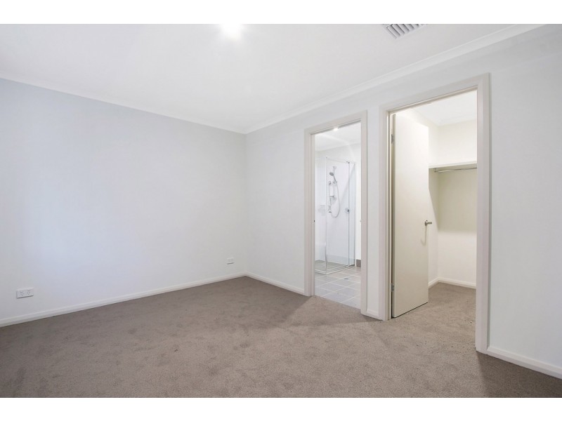 8 Weissel Court, Thurgoona NSW 2640