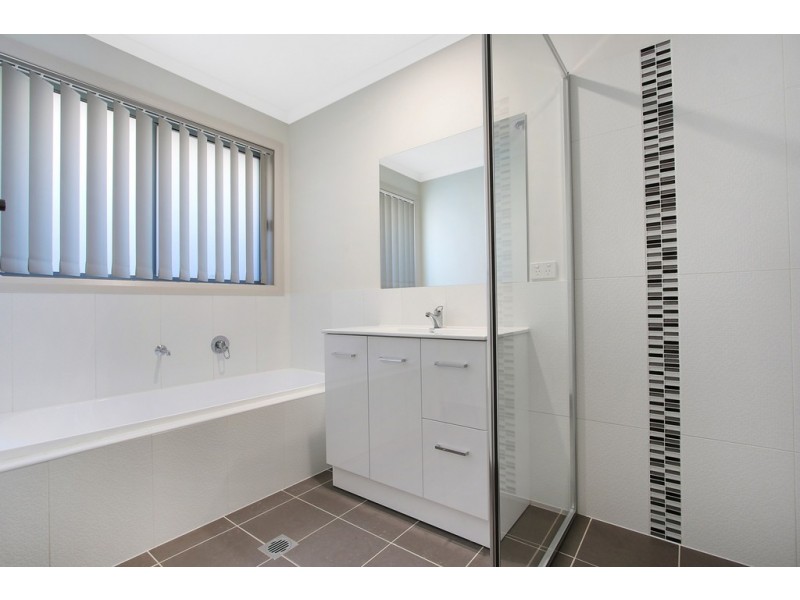 8 Weissel Court, Thurgoona NSW 2640