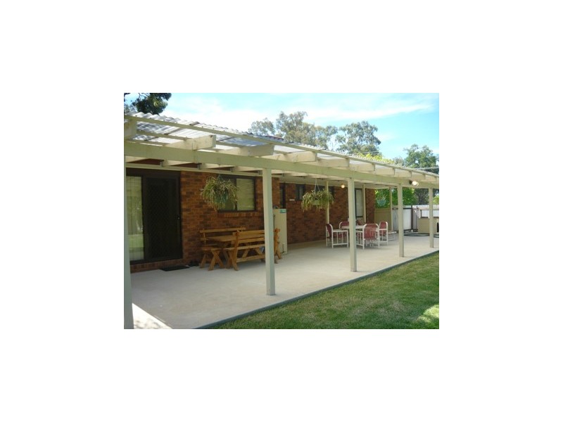 21 East Street, Howlong NSW 2643