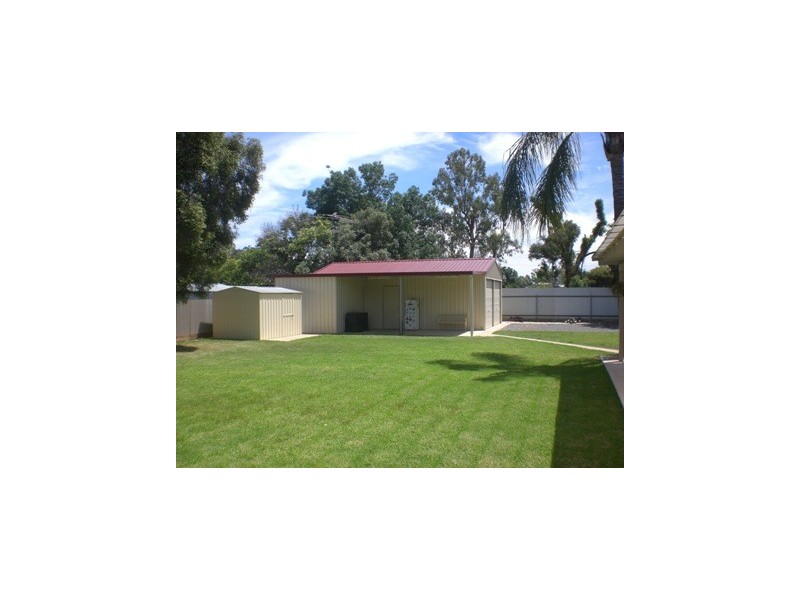 21 East Street, Howlong NSW 2643