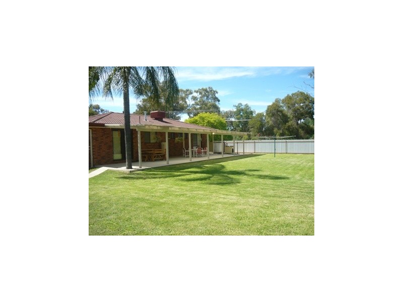 21 East Street, Howlong NSW 2643