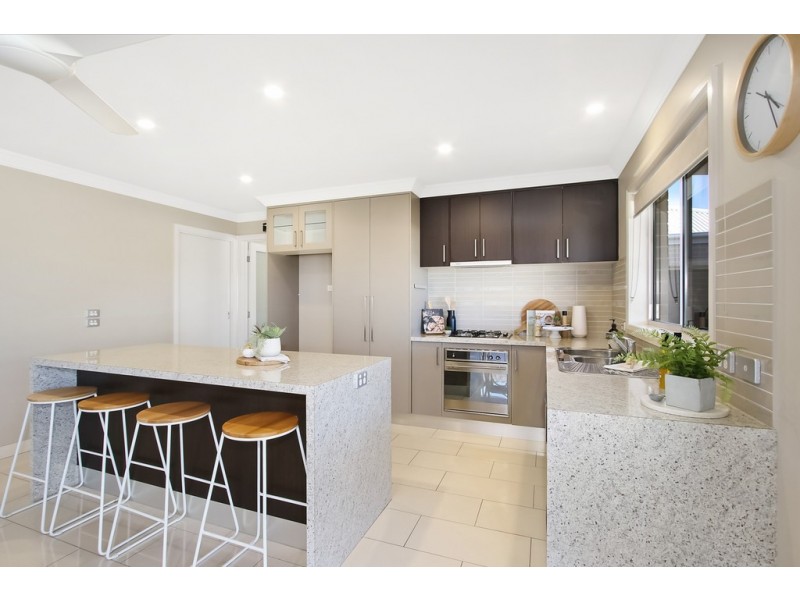15 Lawson Circuit, Lavington NSW 2641