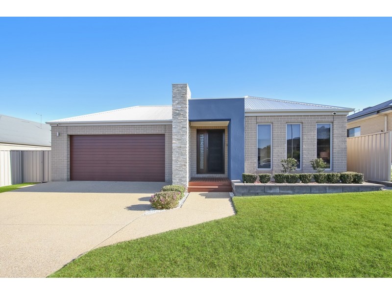 15 Lawson Circuit, Lavington NSW 2641