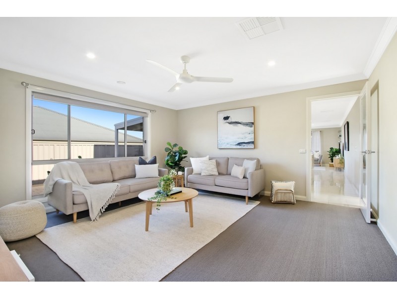 15 Lawson Circuit, Lavington NSW 2641