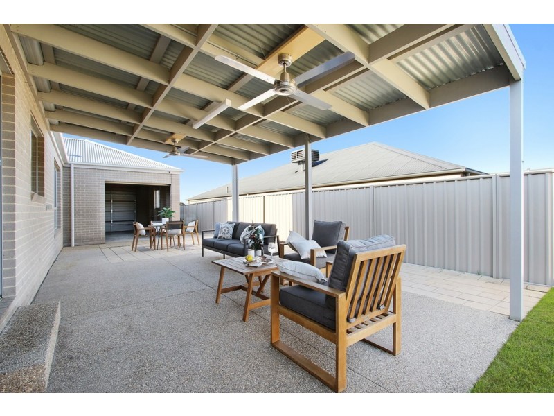 15 Lawson Circuit, Lavington NSW 2641