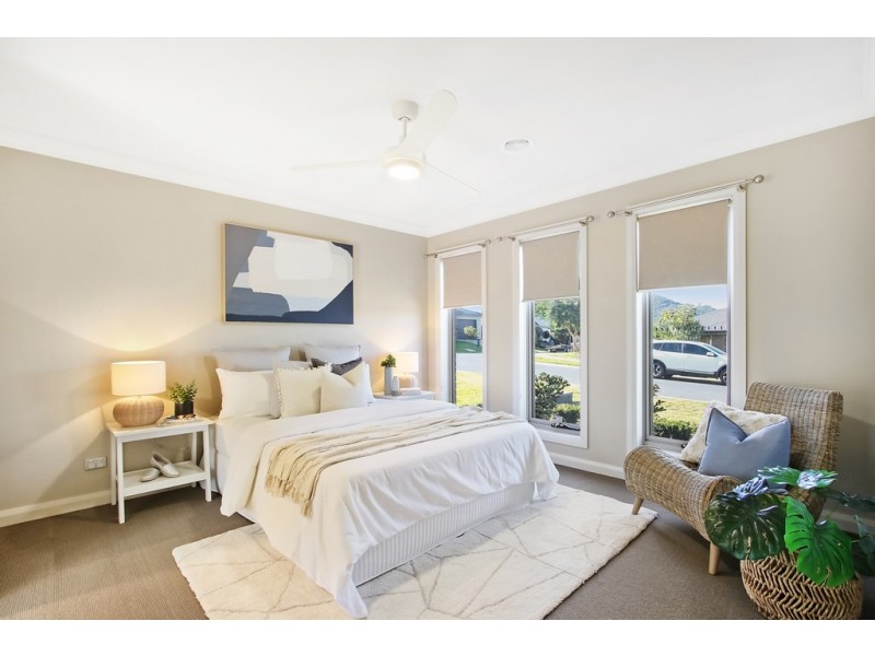 15 Lawson Circuit, Lavington NSW 2641