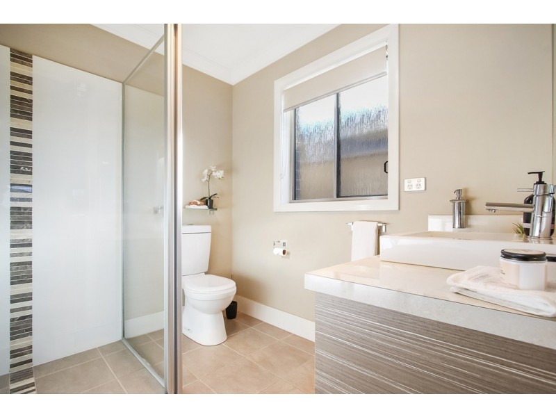 15 Lawson Circuit, Lavington NSW 2641