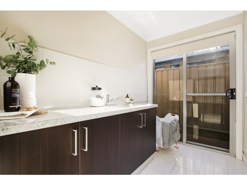 15 Lawson Circuit, Lavington NSW 2641