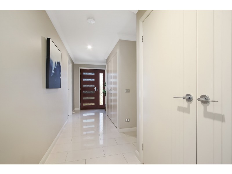 15 Lawson Circuit, Lavington NSW 2641