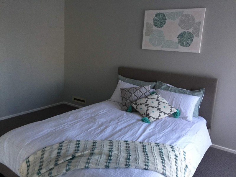 2/4 Rachel Court, Lavington NSW 2641