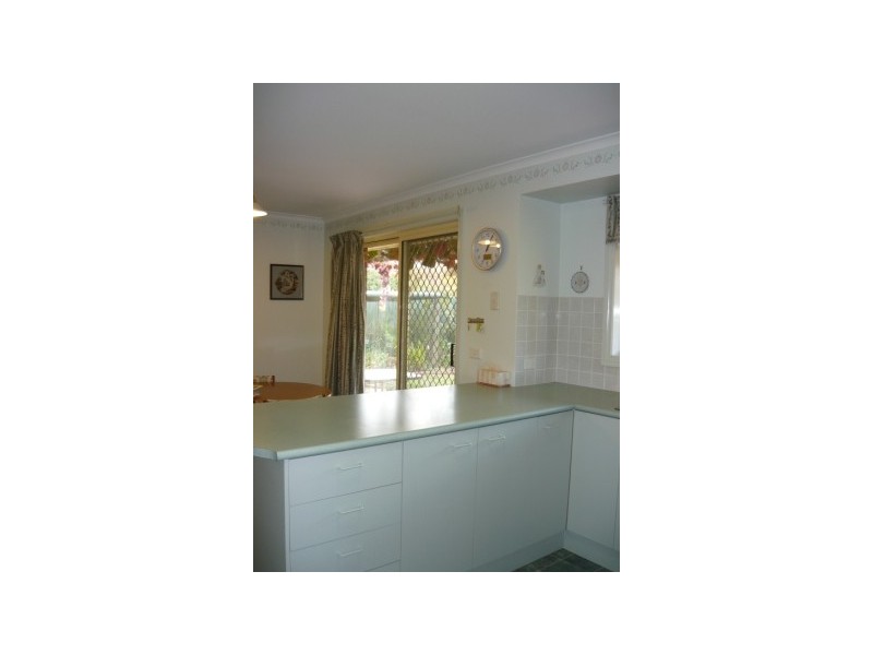 2/436 Romani Drive, Lavington NSW 2641